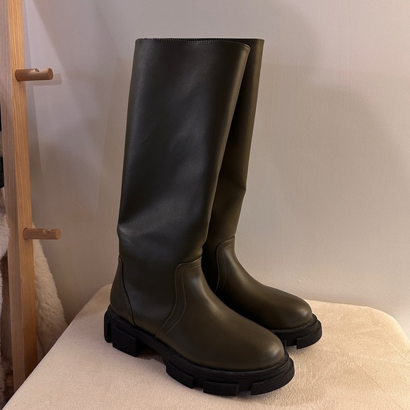 Green lug sole boots - Picture 1 of 6